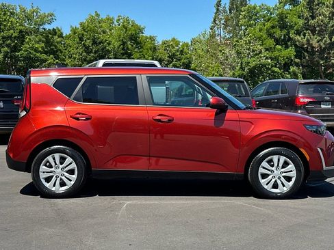 Certified 2025 Kia Soul LX FWD image 3