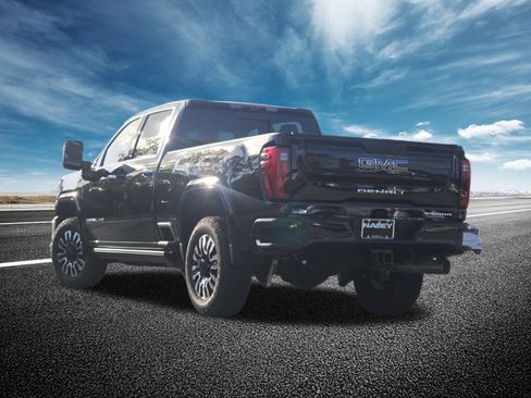 New 2026 GMC Sierra 2500 Denali Ultimate w/ LPO, Black Badging Package image 22