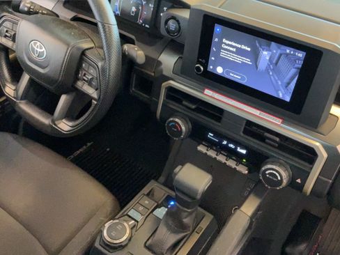 Certified 2025 Toyota Tacoma SR5 AWD/4WD image 30