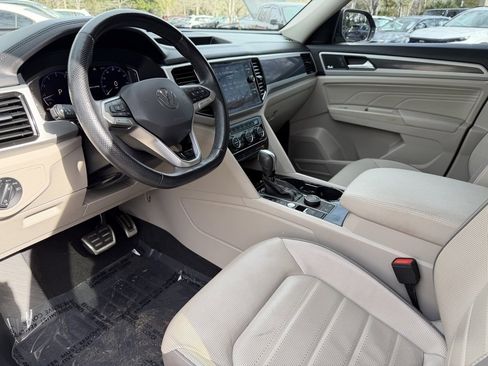 Used 2021 Volkswagen Atlas SEL Premium image 20