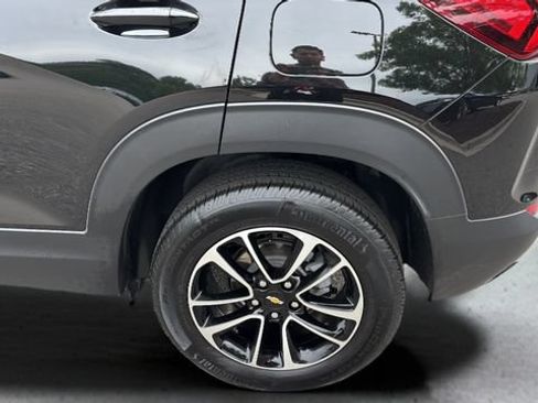 Used 2025 Chevrolet TrailBlazer LT AWD/4WD image 33