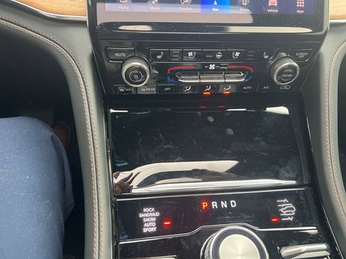 Used 2025 Jeep Grand Cherokee L Summit image 11