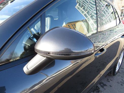 Used 2019 Porsche Macan image 24