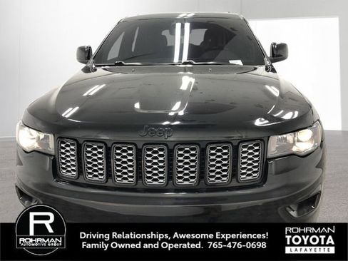 Used 2019 Jeep Grand Cherokee Altitude image 10