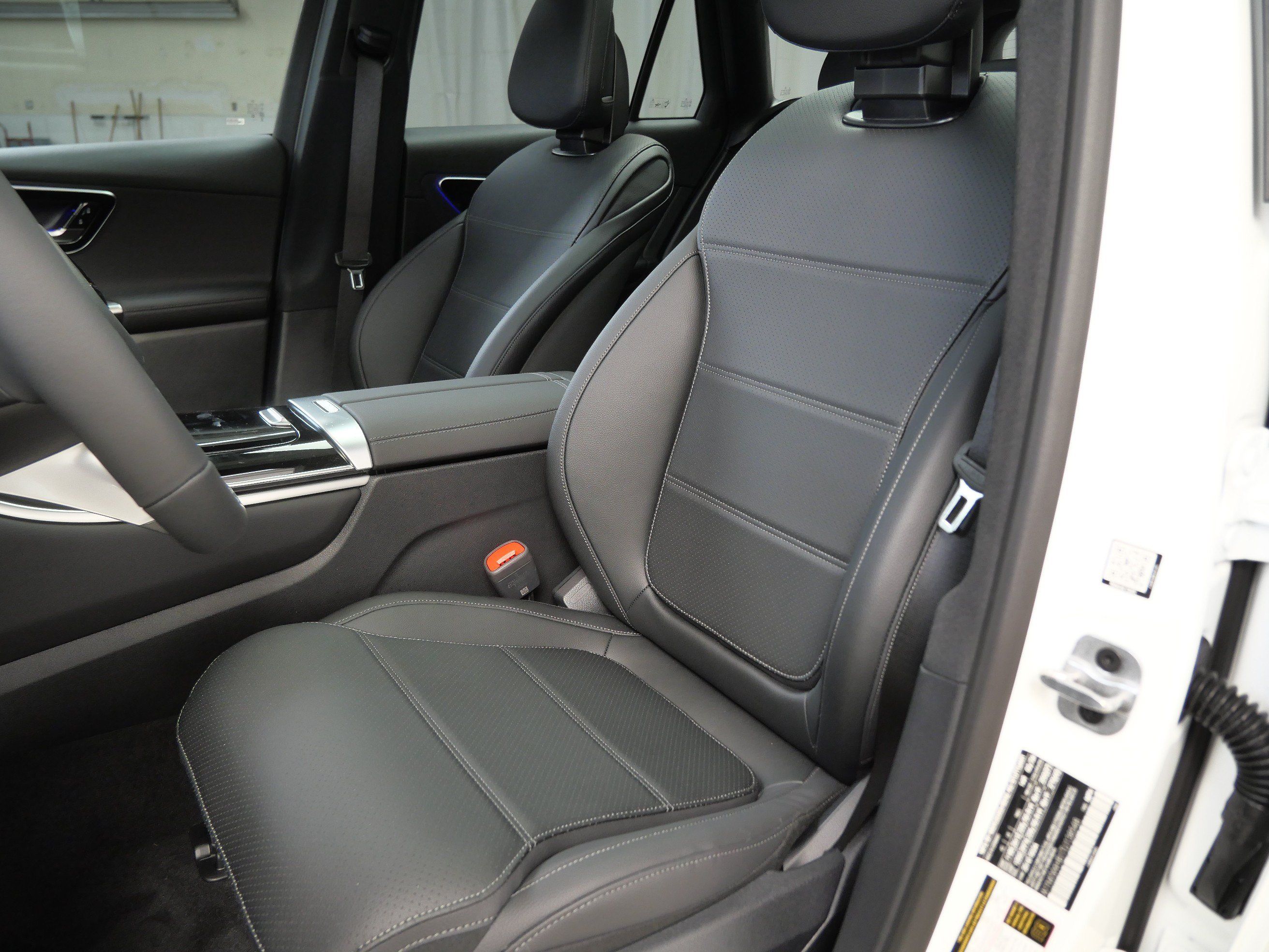 New 2026 Mercedes-Benz GLC 300 4MATIC image 3