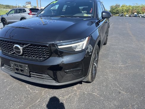 Used 2024 Volvo XC40 B5 Core image 10