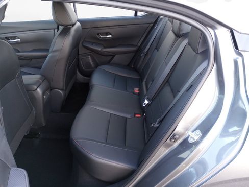 Used 2022 Nissan Sentra SR w/ SR Premium Package FWD image 13