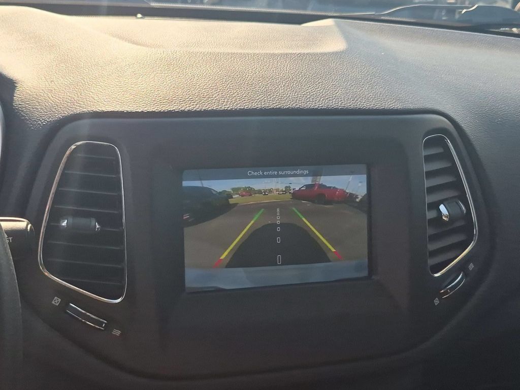 Used 2018 Jeep Compass Latitude w/ Popular Equipment Group FWD image 19