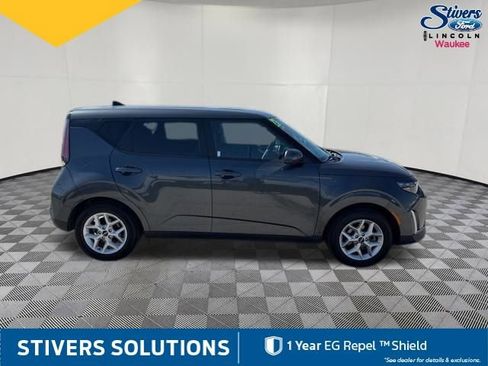 Used 2023 Kia Soul LX w/ Option Group 015 FWD image 5