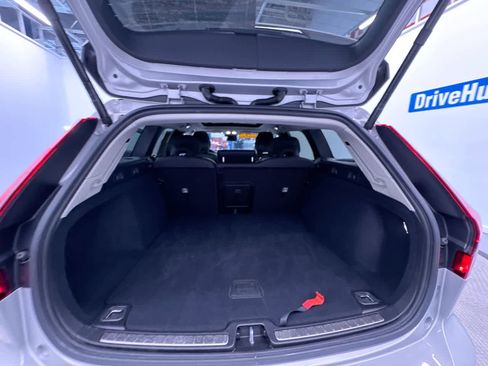 Used 2025 Volvo V60 B5 Cross Country Plus image 41