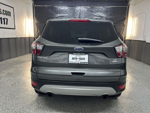 Used 2017 Ford Escape SE image 5