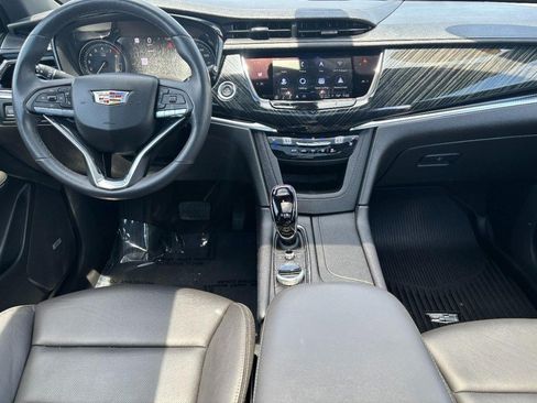 Used 2023 Cadillac XT6 Premium Luxury w/ Technology Package FWD image 13