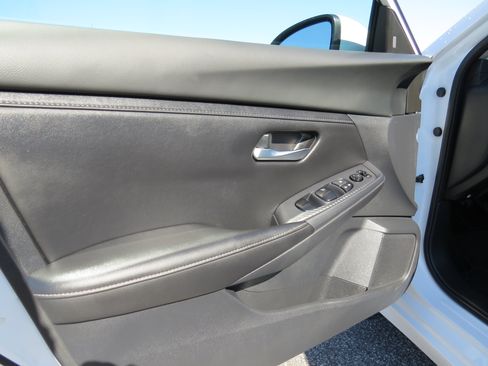 Used 2022 Nissan Sentra SV FWD image 13