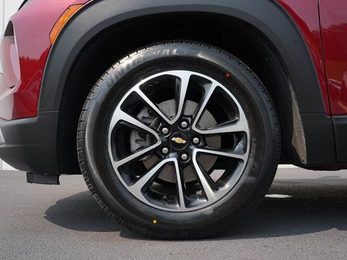 Used 2024 Chevrolet TrailBlazer LT w/ LT Cold Weather Package FWD image 33