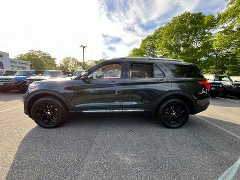 Used 2022 Ford Explorer Limited w/ Equipment Group 301A AWD/4WD image 13