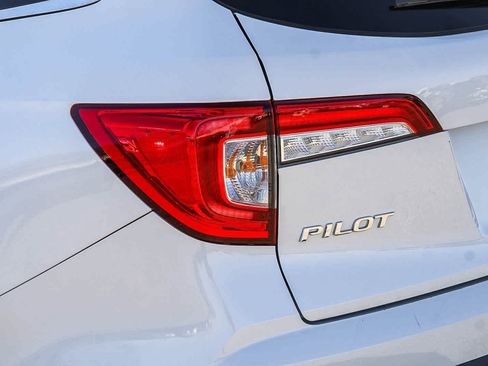 Used 2020 Honda Pilot EX image 11