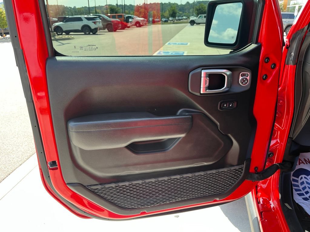 Used 2025 Jeep Wrangler Unlimited Rubicon AWD/4WD image 6
