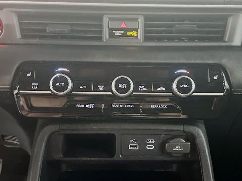 Used 2023 Honda Pilot Touring image 16