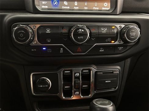 Used 2023 Jeep Wrangler Unlimited Sahara image 19