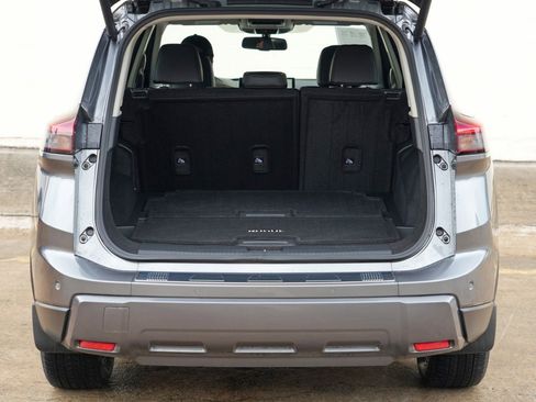 Used 2024 Nissan Rogue SL FWD image 9