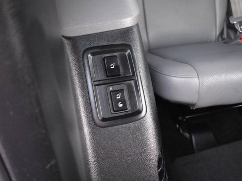 Used 2013 Toyota Sequoia Platinum AWD/4WD image 63