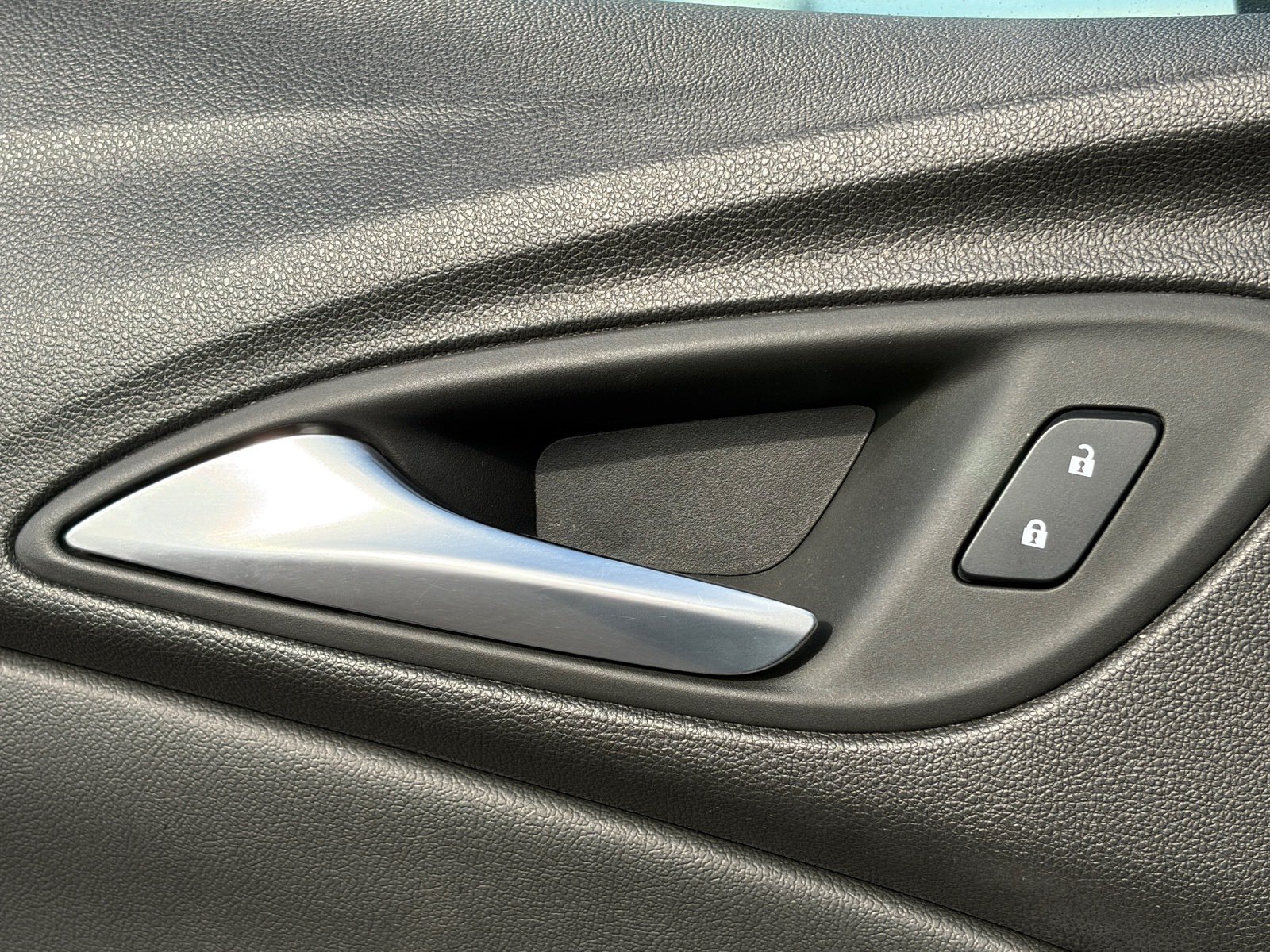 Used 2024 Buick Encore GX Sport Touring FWD image 17