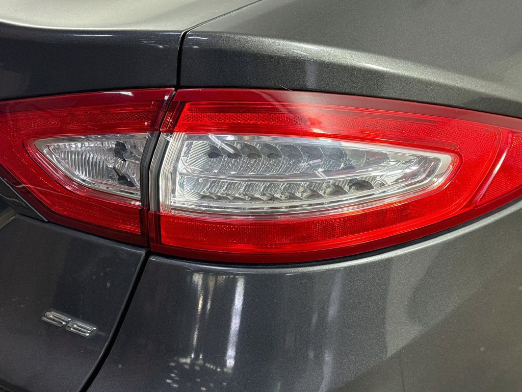 Used 2016 Ford Fusion SE FWD image 29