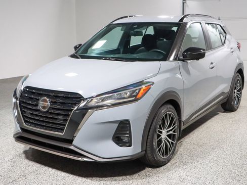 Used 2021 Nissan Kicks SR image 29