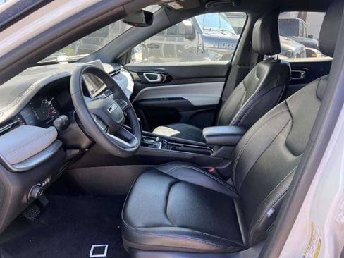 Used 2025 Jeep Compass Limited AWD/4WD image 13