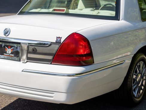 Used 2007 Mercury Grand Marquis GS RWD image 29