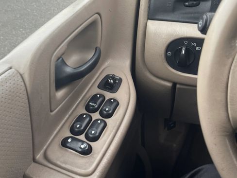 Used 2002 Ford Windstar SE Sport FWD image 18