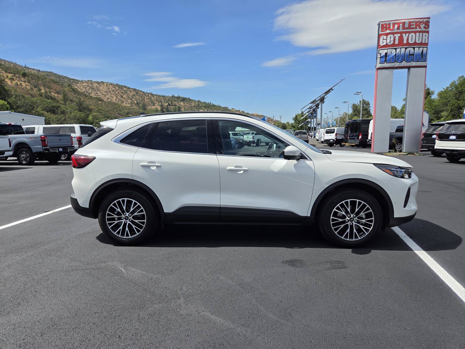 Used 2024 Ford Escape SE w/ PHEV Premium Package FWD image 4
