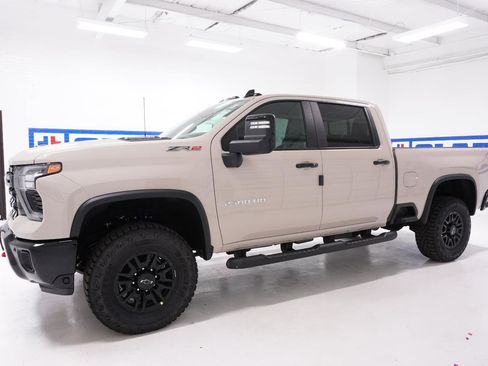 New 2026 Chevrolet Silverado 2500 ZR2 w/ LPO, Dark Essentials Package image 8