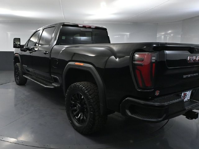 Used 2024 GMC Sierra 2500 AT4 w/ Technology Package AWD/4WD image 6