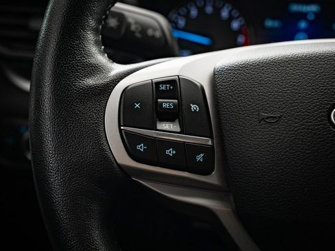 Used 2021 Ford Explorer XLT image 29