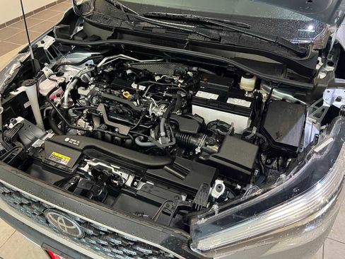 Certified 2023 Toyota Corolla Cross XLE image 9