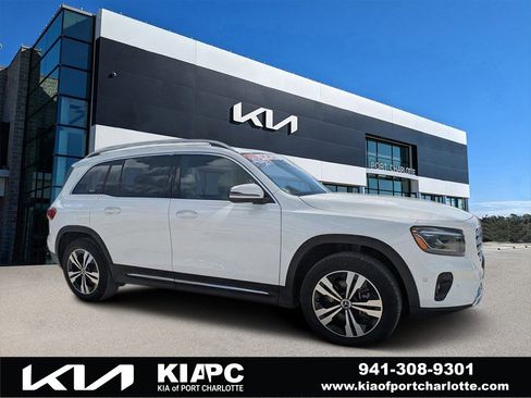 Used 2025 Mercedes-Benz GLB 250 4MATIC w/ Winter Package image 1