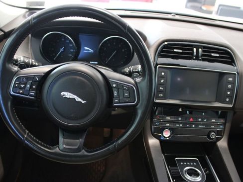 Used 2017 Jaguar F-PACE Prestige AWD/4WD image 6