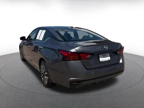 Used 2025 Nissan Altima 2.5 SV FWD image 11