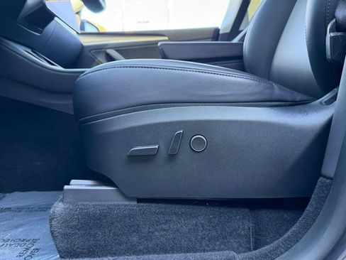 Used 2023 Tesla Model Y Long Range image 27