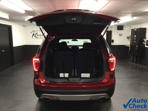 Used 2017 Ford Explorer XLT image 12