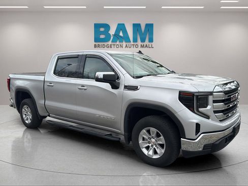 Used 2022 GMC Sierra 1500 SLE image 1