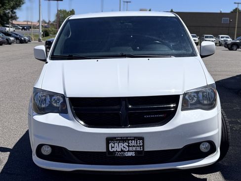 Used 2016 Dodge Grand Caravan SXT FWD image 3