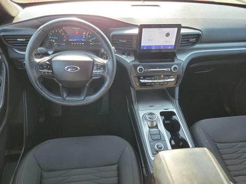 Used 2020 Ford Explorer XLT w/ Comfort Package AWD/4WD image 12