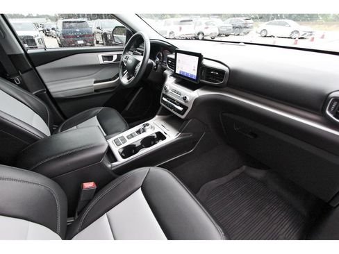 Certified 2023 Ford Explorer XLT w/ Equipment Group 202A RWD image 30