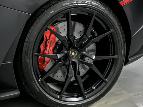 Used 2018 Lamborghini Aventador S image 20