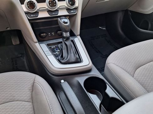Used 2019 Hyundai Elantra SEL image 21