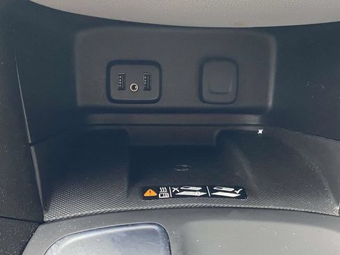 Used 2018 Chevrolet Equinox Premier FWD image 31