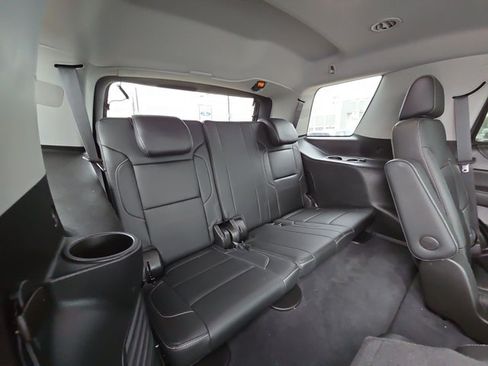 Used 2020 Chevrolet Tahoe LT w/ Luxury Package RWD image 17