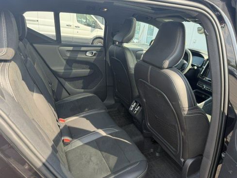 Used 2019 Volvo XC40 T5 R-Design AWD/4WD image 5